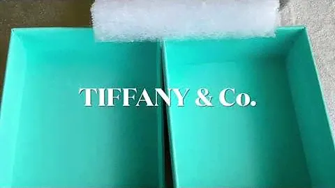 TIFFANY & Co.  Authentic Small gift box